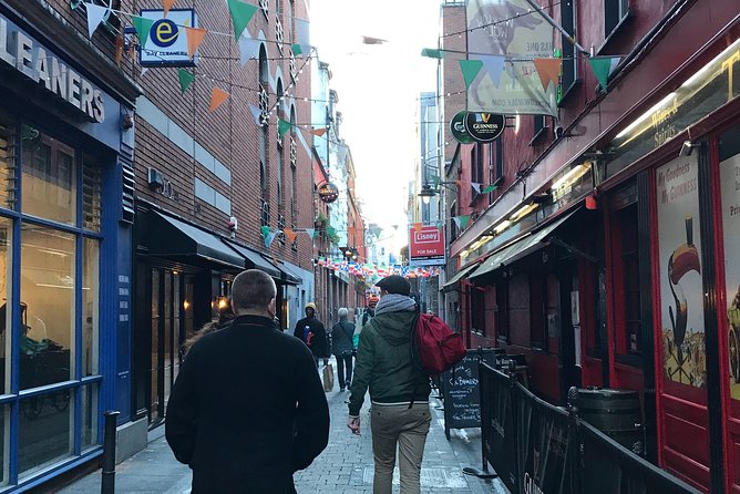 Dublin's Best Kept Secrets Tour - Meeting Patrick at Fusiliers’ Arch