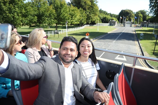 Dublin Shore Excursion, Live Guided Open-top, Hop-on Hop-off Sightseeing Tour - Temple Bar and Dublin Castle: central sights with different moods