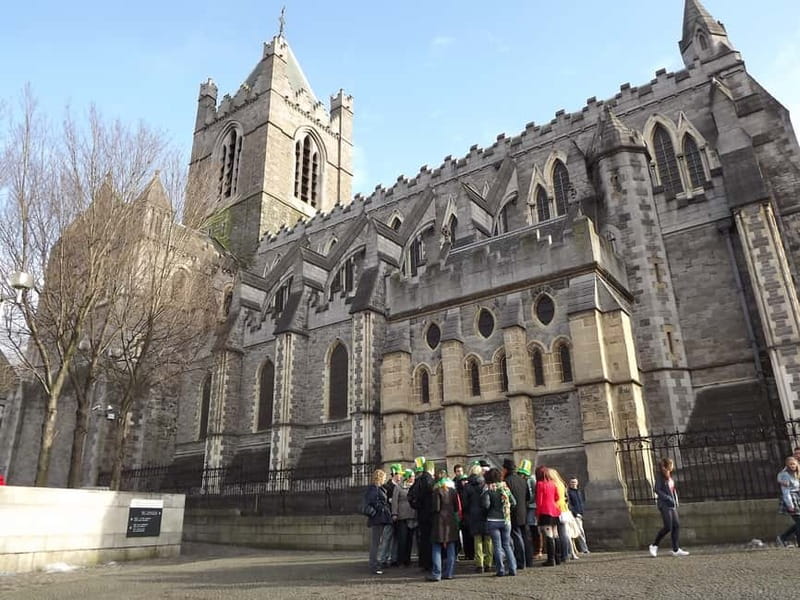 Dublin: Sightseeing Walking Tour in German - Smock Alley and Temple Bar beyond the pub signs