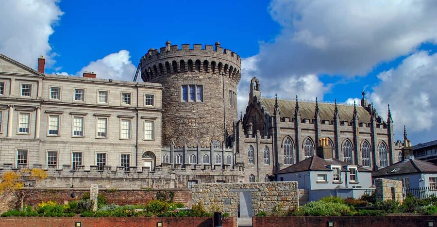 Dublin: St Patrick's, Book of Kells, and Dublin Castle Tour - Molly Malone and the walk through central Dublin