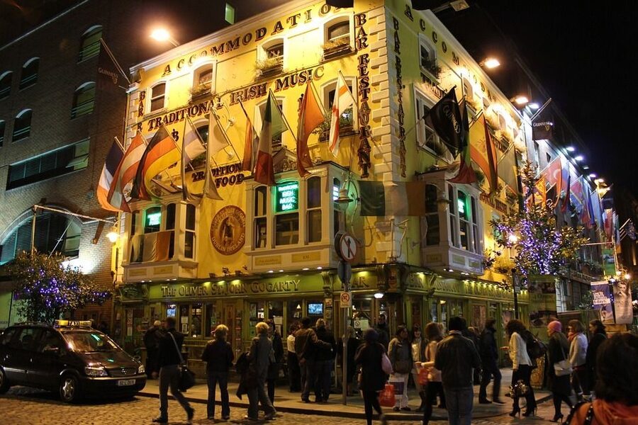 Dublin Temple Bar Night Tour - Finishing at a pub where beer is made