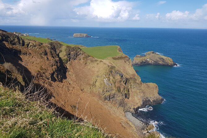 Dublin To Giants Causeway Private Luxury Tour - What is included in the vehicle