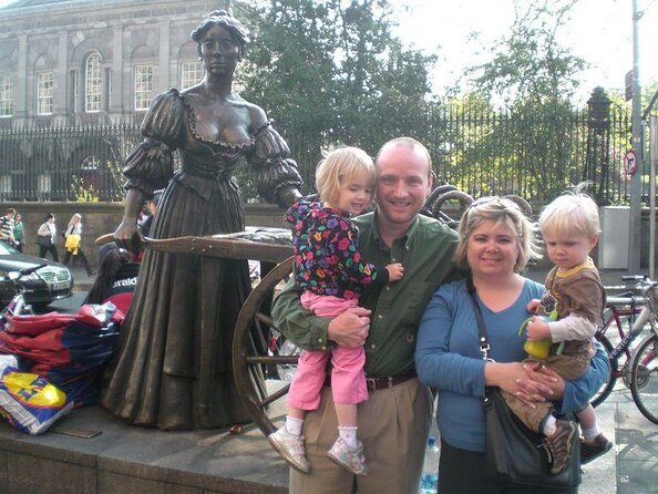 Dublin Traditional Irish 3 Course Meal Walking Tour with Local - Key points at a glance