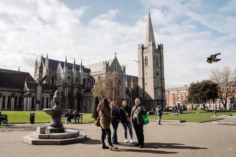 Dublin: Trinity College, Castle, Guinness and Whiskey Tour - Starting at the Molly Malone Statue