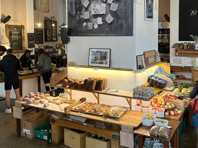 Dublin: Walking Tour for Foodies with Tastings - Smash burgers, fish balls, and a filling finish