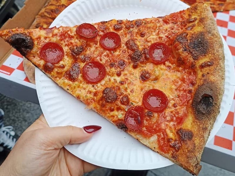 Dublin: Walking Tour for Foodies with Tastings - Walking through Dublin between meals