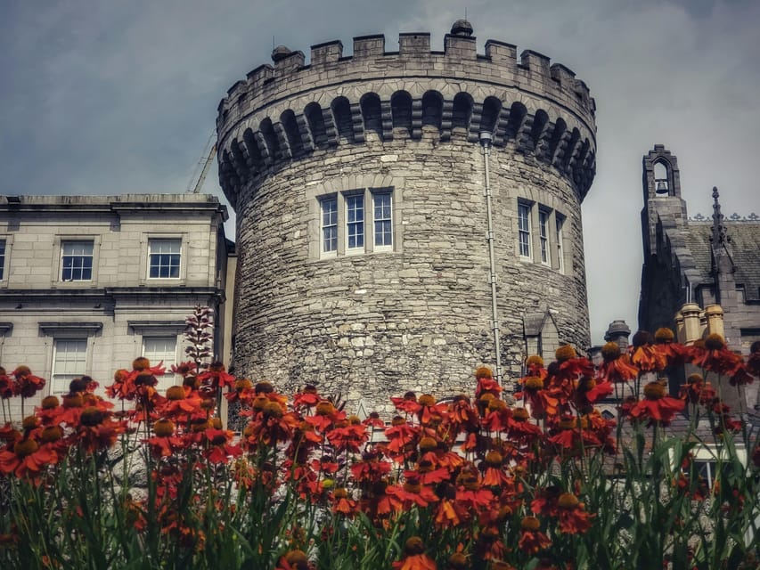 Dublin Walking Tour: Top 10 highlights - Temple Bar without losing the bigger picture