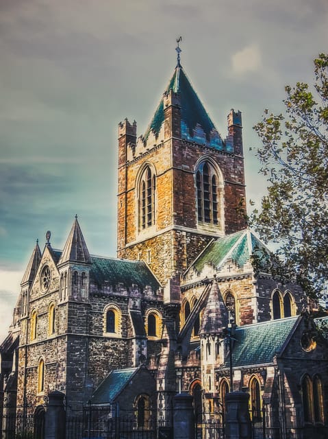 Dublin Walking Tour: Top 10 highlights - Guinness heritage and the stories between stops