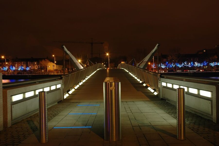 Dublin Welcome Tour: Private Tour with a Local - Seeing Central Dublin With Manon or Elisabeth