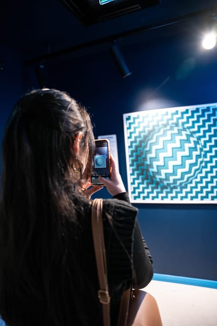 Dublin: World of Illusion Entry Ticket - Infinity mirrors, light rooms, and the best photographs