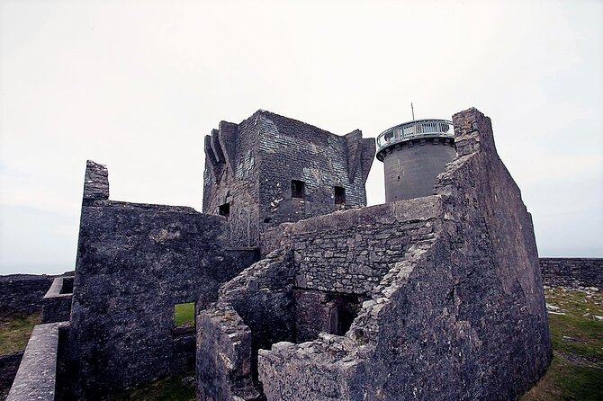 Electric biking on Inishmore island. Aran island. Self-guided. Full day. - Lunch, music, and the pace of a full island day