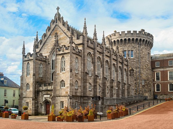 Essential Private Dublin walking tour for up to 6 people - O’Connell Bridge and Daniel O’Connell