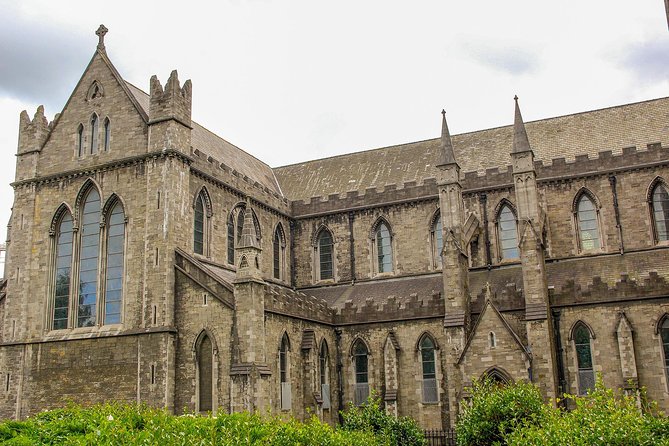 Explore Dublin in 60 minutes with a Local - Starting on Harry Street and Grafton Street
