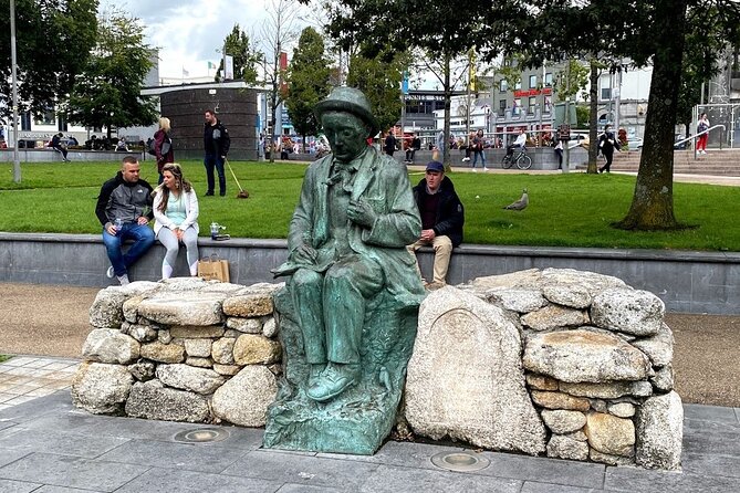 Explore Galway City Walking Tour - Eyre Square, Galway’s best starting chapter