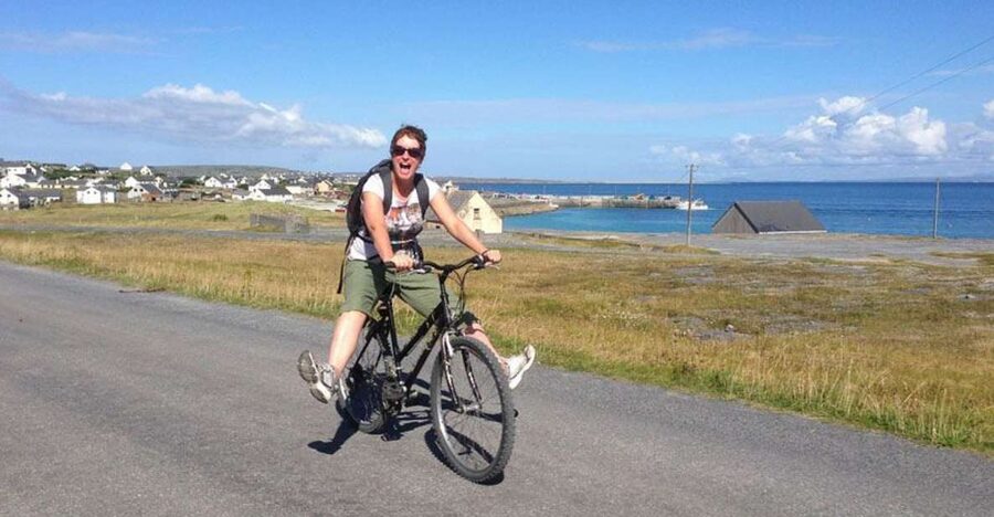 From Doolin: Day Trip to Inisheer with Bike or Bus Tour - Cycling the stone-walled lanes