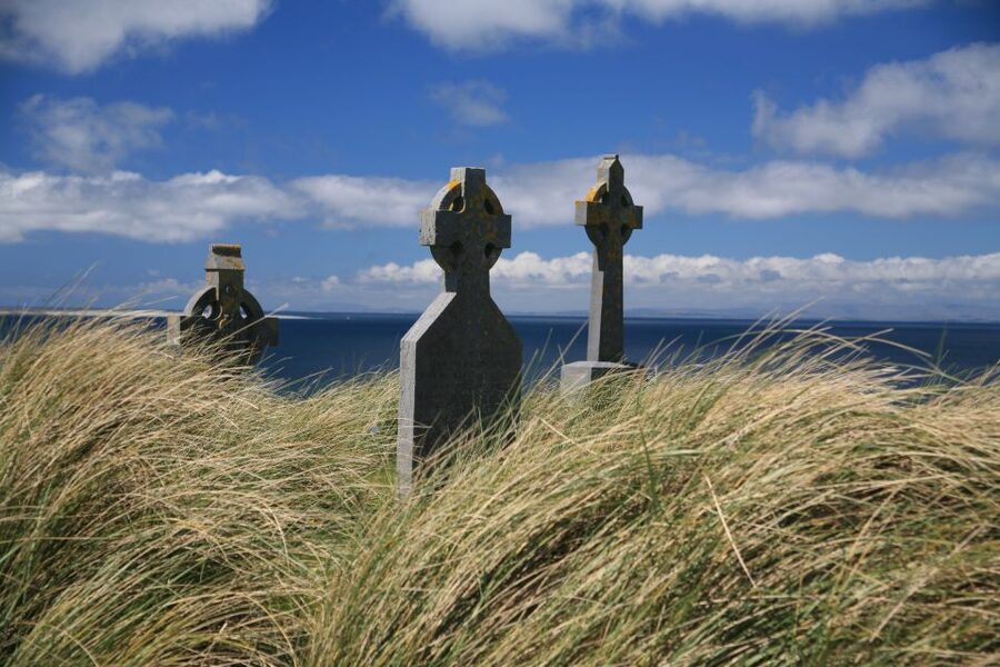 From Doolin: Day Trip to Inisheer with Bike or Bus Tour - Free time for a pint, the beach, or a little shopping