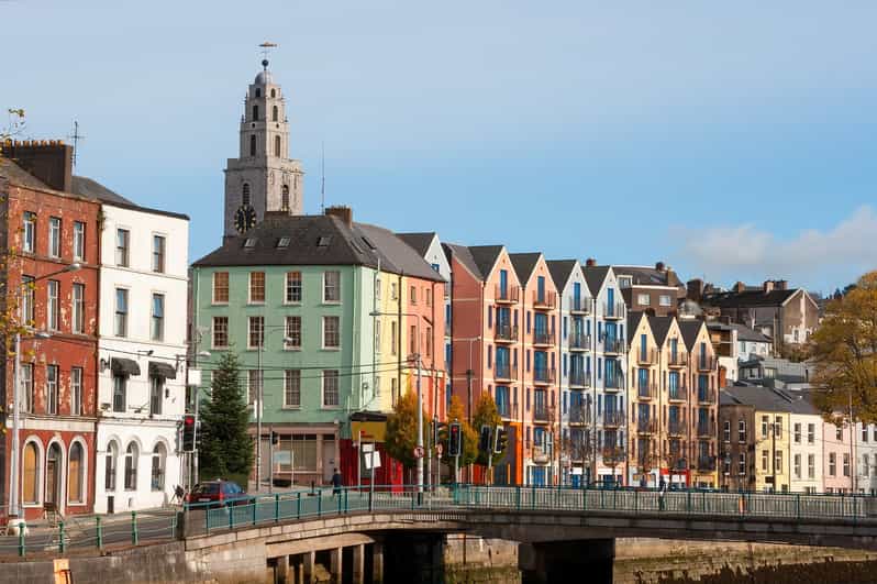 From Dublin:Cork,Cahir Castle,Rock of Cashel Tour in Spanish - What this 12-hour Irish day feels like