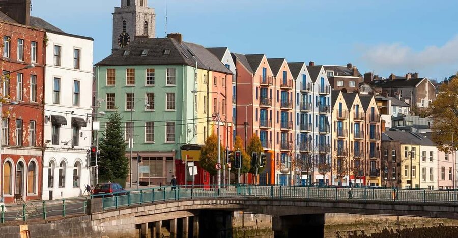 From Dublin:Cork,Cahir Castle,Rock of Cashel Tour in Spanish - How the transport and timing affect the value