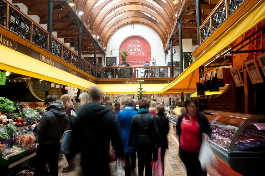 From Dublin:Cork,Cahir Castle,Rock of Cashel Tour in Spanish - Leaving Dublin for Cahir Castle