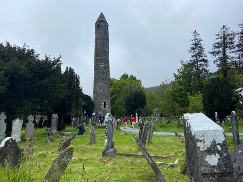 From Dublin: Powerscourt House, Guinness Lake & Glendalough - A lunch stop in Laragh