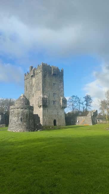 From Galway:Connemara, Kylemore Abbey & Castles Private Tour - Kylemore Abbey and its grand setting