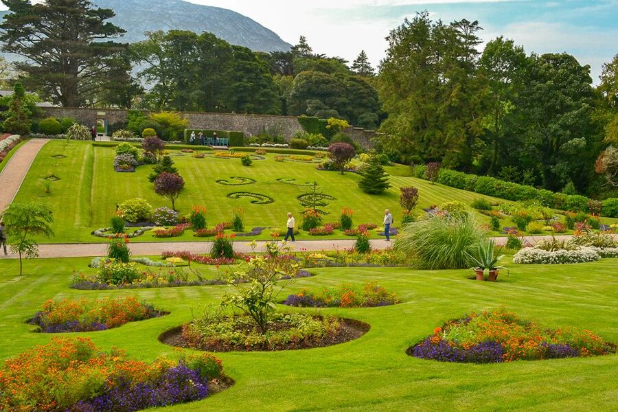 From Galway: Connemara & Kylemore Abbey Full-Day Guided Tour - An Spideal and the Atlantic coast