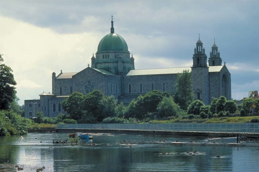 Galway: Best of Galway City & Claddagh Walking Tour - Key points at a glance