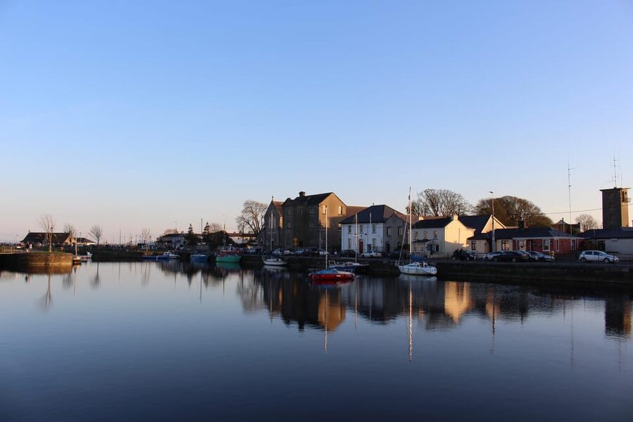 Galway City: Evening Guided Walking Tour of Galway City - Thomas Dillons and the Claddagh Ring