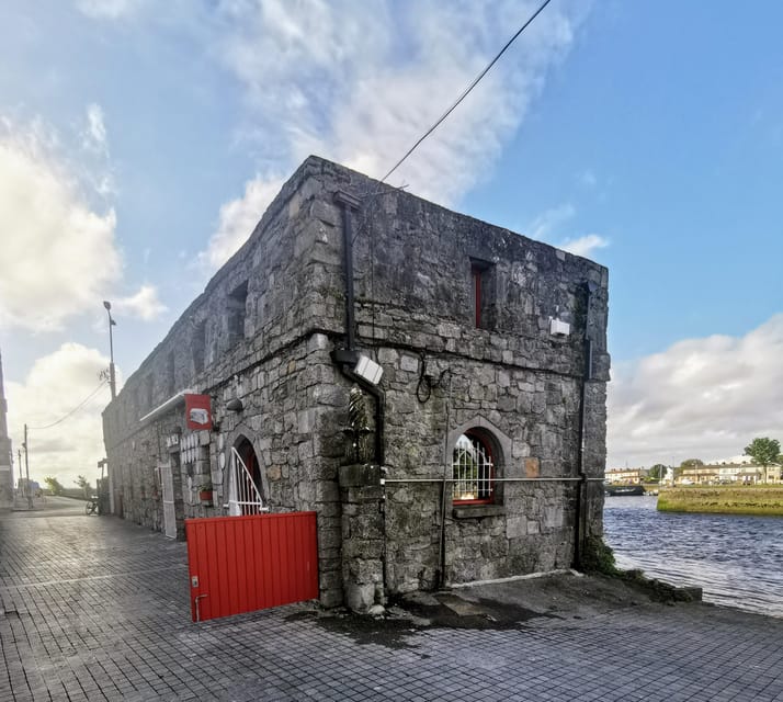 Galway City: Evening Guided Walking Tour of Galway City - Buttermilk Lane and Galway’s narrow passages