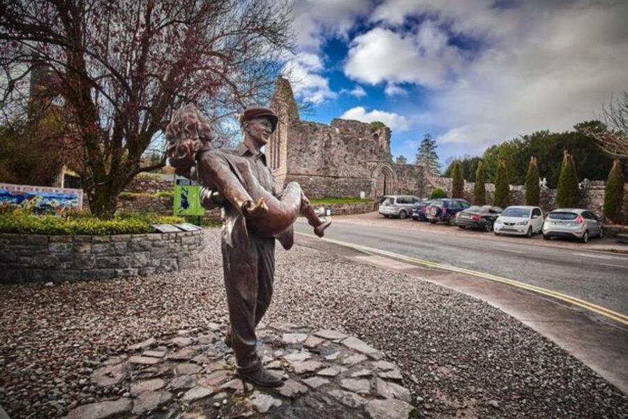 Galway: Connemara, Sheepdog Show and Medieval Castle Tour - Cong Abbey and the calm of Cong Village