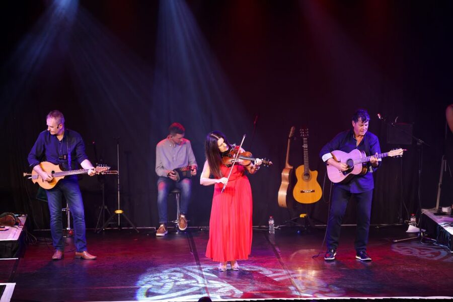 Galway: Trad on the Prom Ticket with Irish Music and Dancing - The cast brings Riverdance-level experience