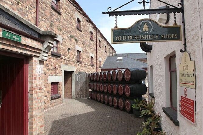 Giants Causeway and Belfast 2 Days with Private Chauffeur Tour - Why a private chauffeur helps on this route