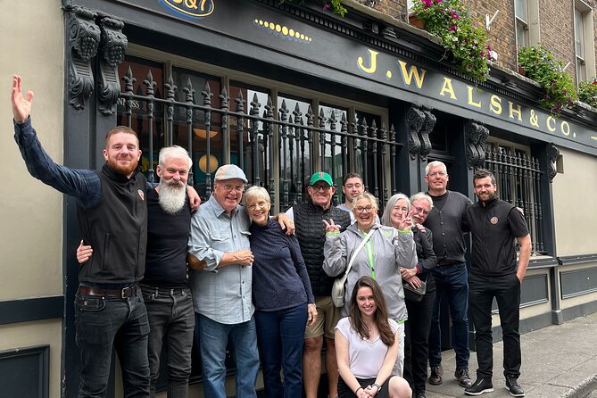 Guinness Storehouse: Entry ticket + Perfect Pint Pub Tour - Learning to pour a proper Guinness