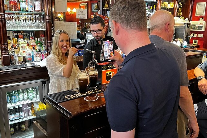 Guinness Storehouse: Entry ticket + Perfect Pint Pub Tour - Why the private-group format matters