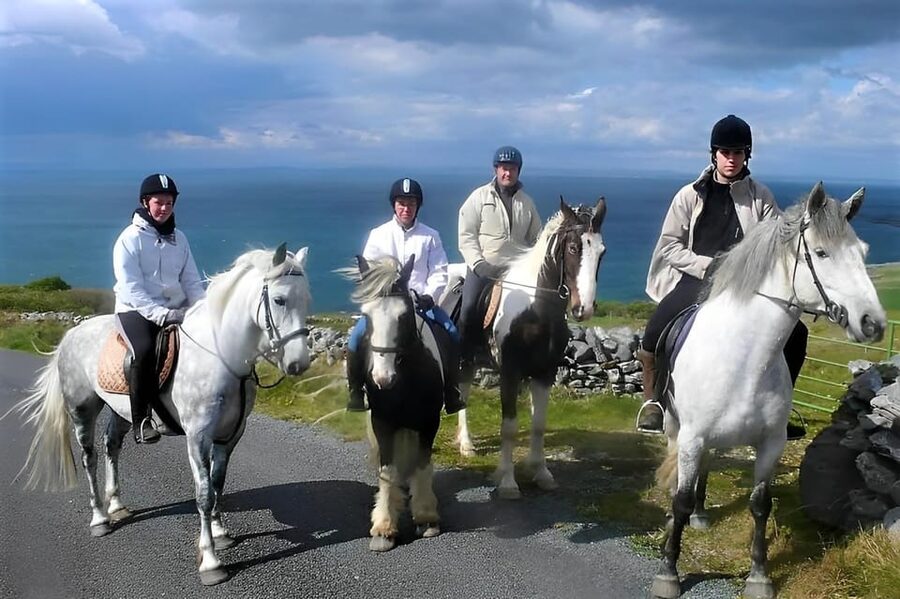 Horse riding the mountain trail. Clare. Guided, 2 hours - Starting Near Doolin and the Burren