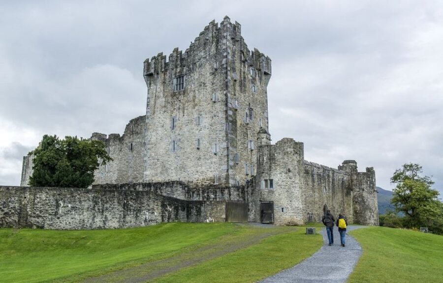 Ireland: 2 Day Wild Atlantic Way Tour - Guides, buses, and the pace of the day