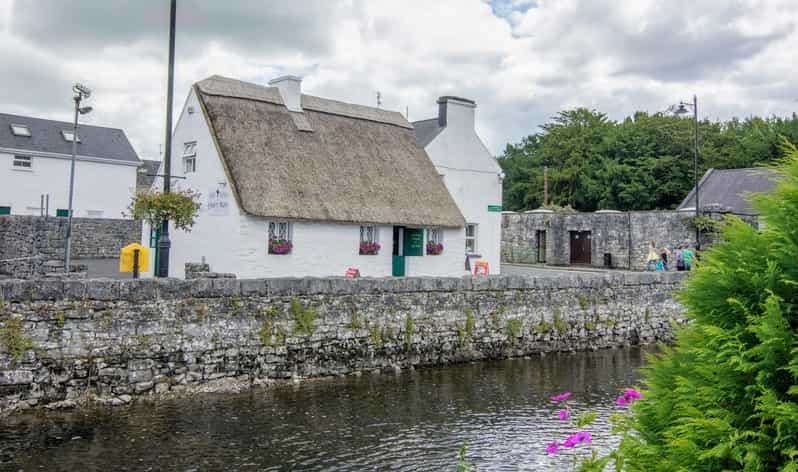 Ireland: County Mayo The Quiet Man Museum Self-Guided Visit - Arriving at the thatched cottage on Circular Road