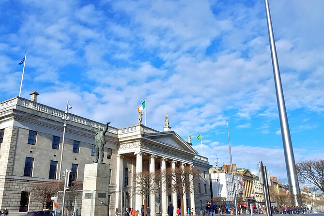 Private Dublin Sights and Pints (Walking Tour) - Dublin Castle, courtyards, and the Dubh Linn Gardens