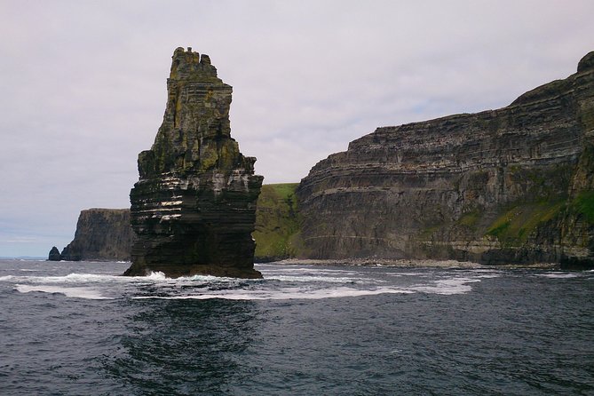 Private tour to the Cliffs of Moher guided in Spanish - The Burren: a sharp change in scenery