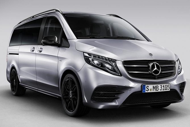 Private Transfer: Dublin Airport DUB to Dublin by Luxury Van - The roughly 25-minute ride into Dublin