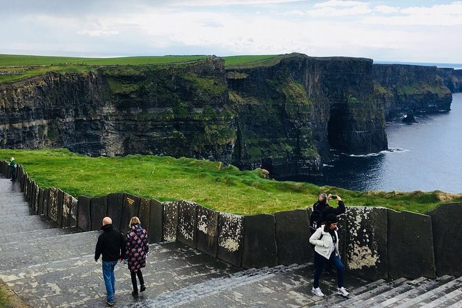 Scogliere di moher e Galway in italiano - The Cliffs of Moher: the main event