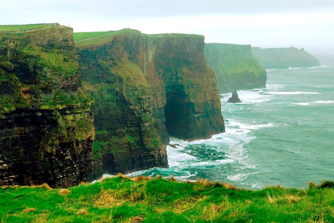 Scogliere di moher e Galway in italiano - Dunguaire Castle from the roadside