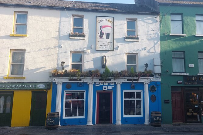 Sean's Bar, Athlone Castle and Clonmacnoise Monastery - Sean’s Bar, a lively finish with an old claim