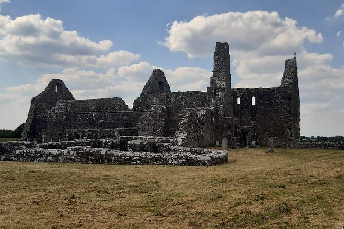 Sean's Bar, Athlone Castle and Clonmacnoise Monastery - Clontuskert Abbey: a quiet first stop
