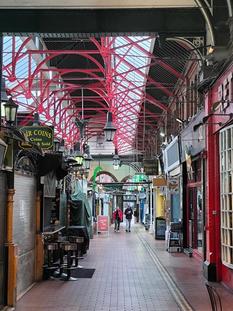 Secret and unusual Dublin: guided walking tour - Finishing near Trinity College