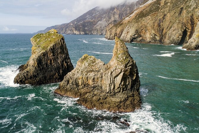 Slieve League cliffs cruise. Donegal. Guided. 1 ¾ hours. - Leaving Killybegs beneath two historic lighthouses
