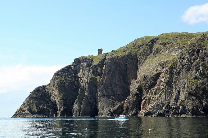 Slieve League cliffs cruise. Donegal. Guided. 1 ¾ hours. - Teelin Bay, Carrigan Head, and the first sight of Slieve League