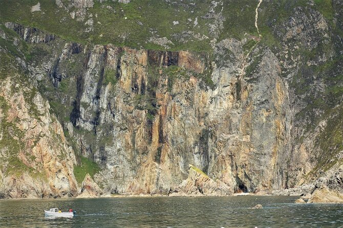 Slieve League cliffs cruise. Donegal. Guided. 1 ¾ hours. - The Giant’s Desk and Chair beneath Europe’s sea cliffs