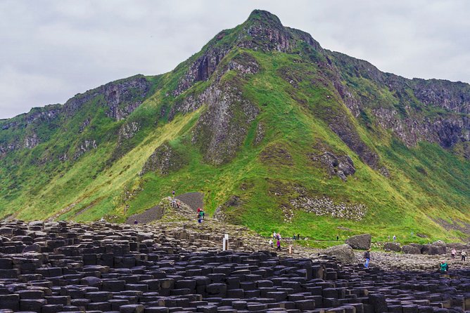 Spanish Belfast And Giants Causeway Tour - The 7:30 a.m. start from O’Connell Street