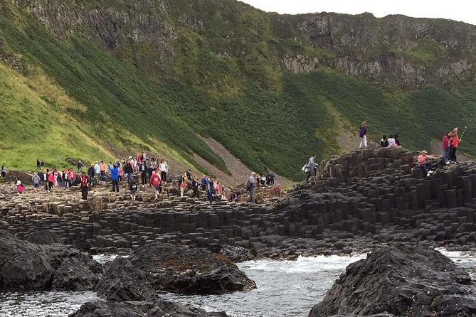 The Giant's Causeway, Dunluce Castel and Belfast - Spanish guide - Why this northern Ireland day trip works